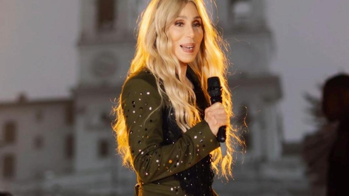 <![CDATA[¡Ya es abuela! Cher descubre que tiene una nieta secreta de 15 años]]>