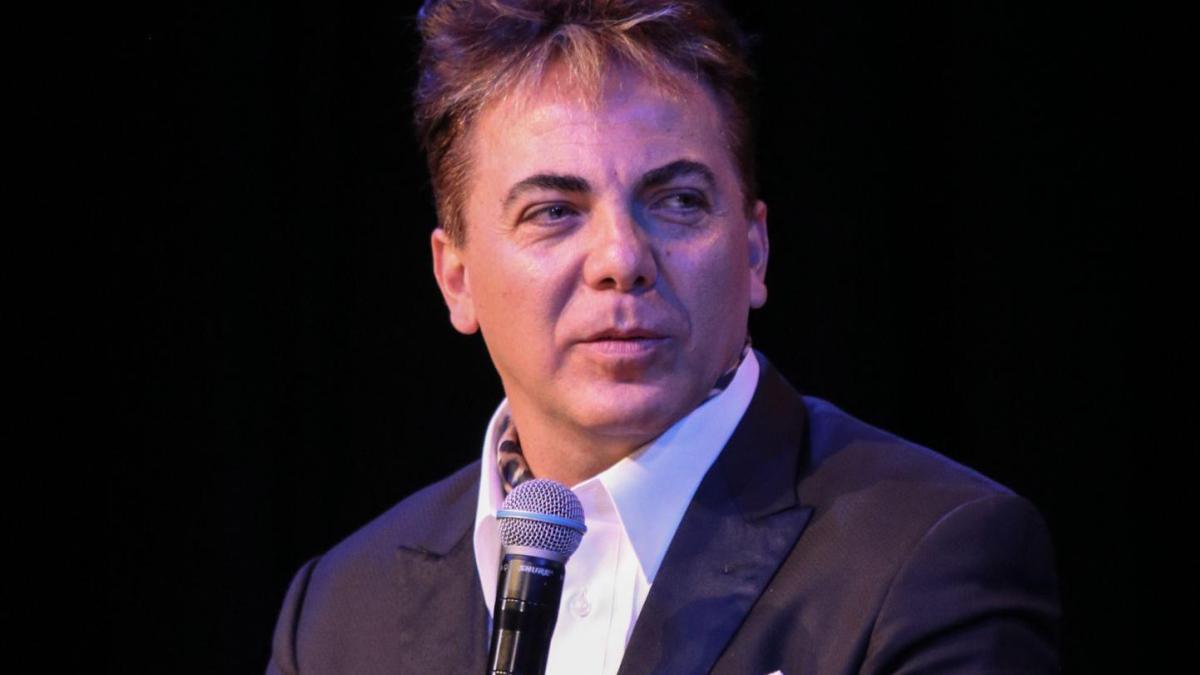 <![CDATA[Cristian Castro cumple un sueño: termina la prepa y ya piensa en la universidad]]>