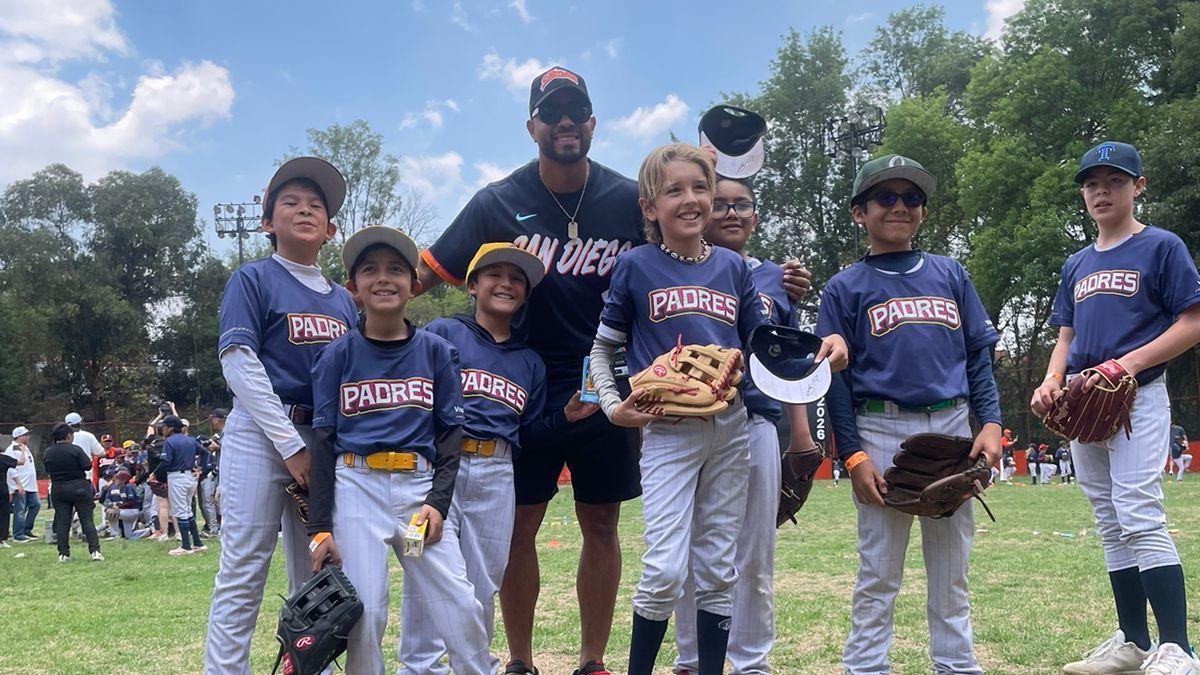 <![CDATA[Padres de San Diego en la Liga Olmeca: la tarde en que 250 niños mexicanos tocaron las Grandes Ligas]]>