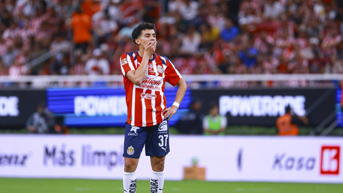 <![CDATA[Chivas deja escapar liderato y 'Hormiga' González el título de goleo]]>