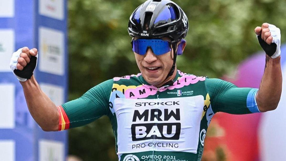 <![CDATA[El mexicano Edgar Cadena triunfa en la última etapa de la Vuelta a Asturias]]>