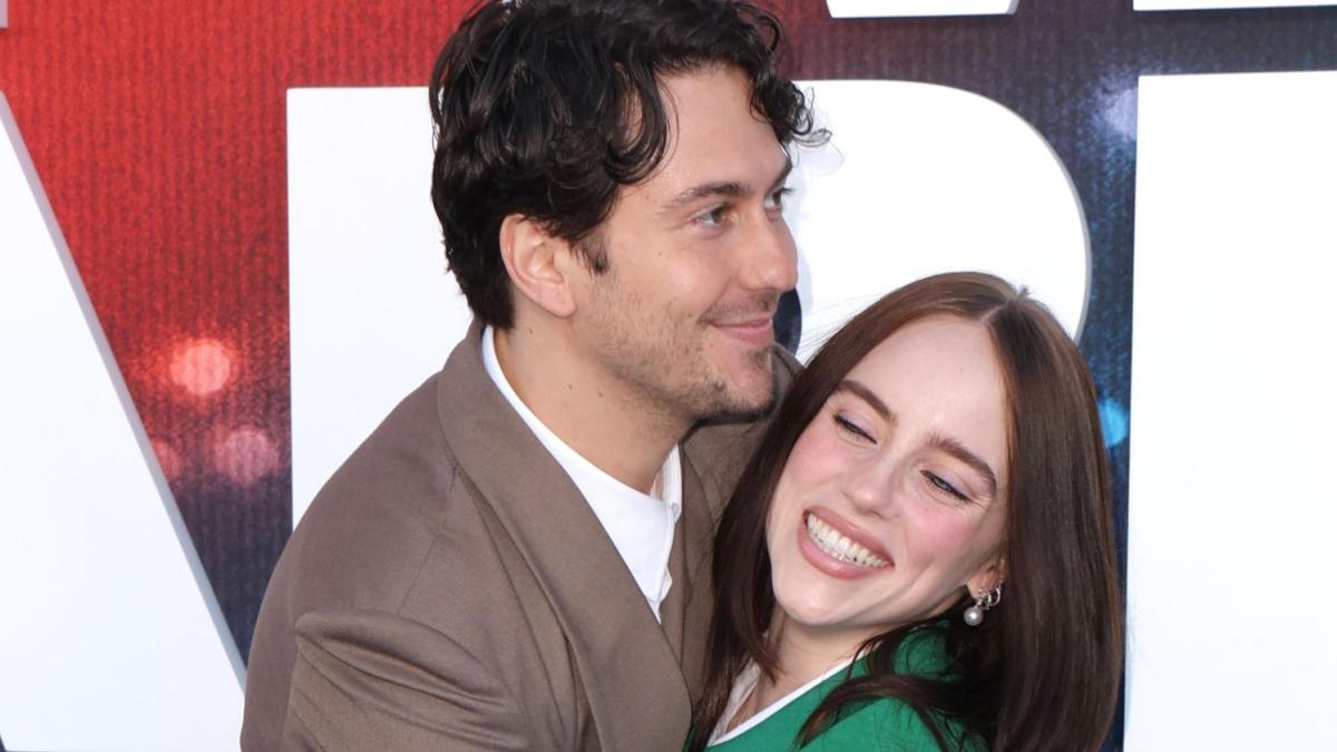 <![CDATA[¡Billie Eilish y Nat Wolff ya no lo ocultan!; pareja hace oficial su romance en alfombra roja]]>
