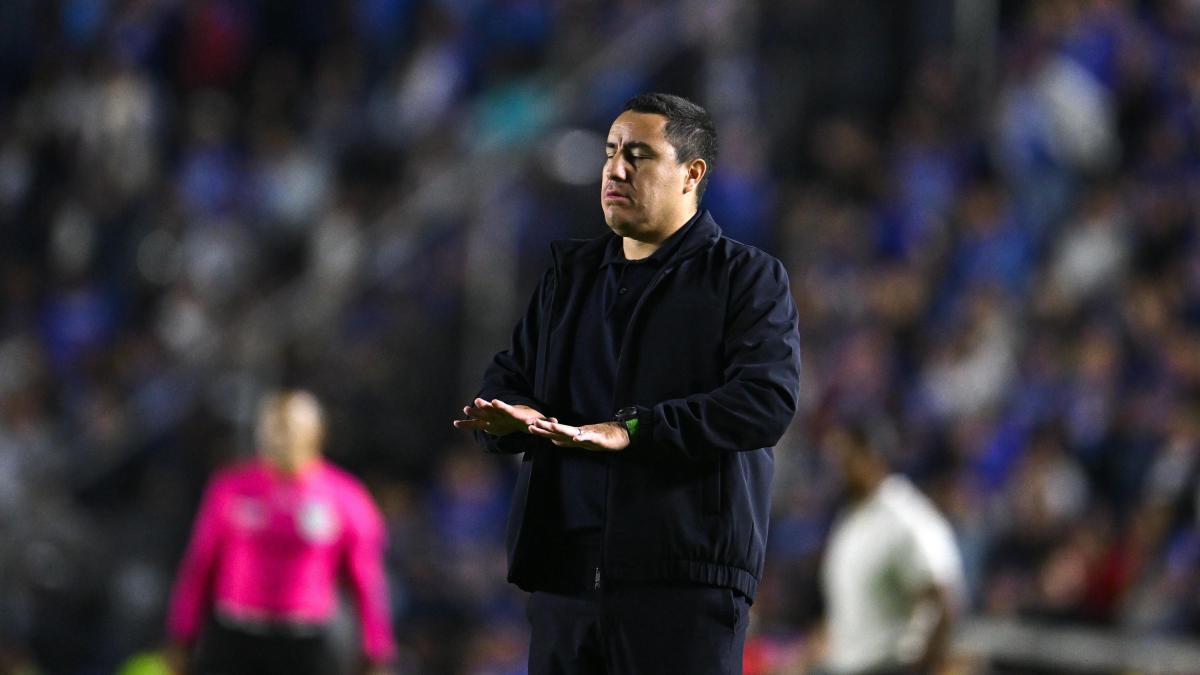 <![CDATA[El técnico de Pumas por si Efraín Juárez toma el sueño europeo]]>
