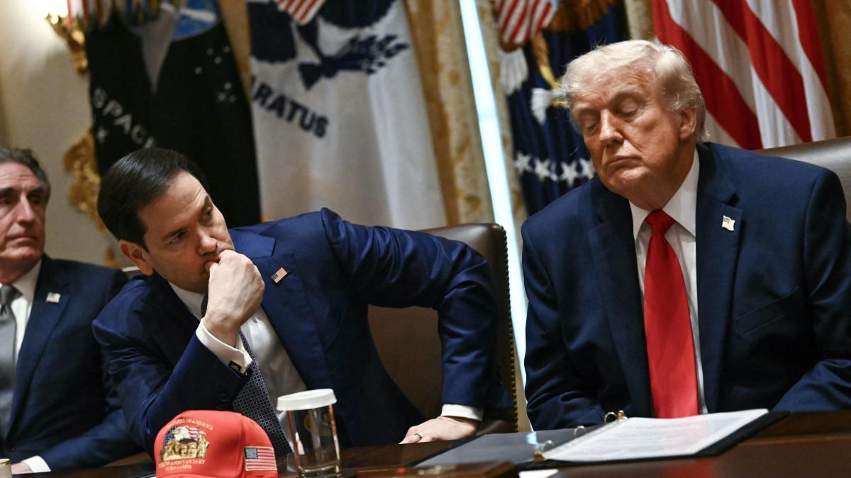 <![CDATA[Trump da marcha atrás en polémica norma para tramitar la 