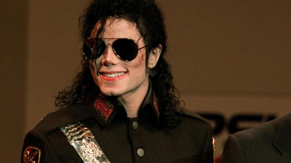<![CDATA[La millonaria cifra por la que se vendió un guante de Michael Jackson y que rompió todos los récords]]>