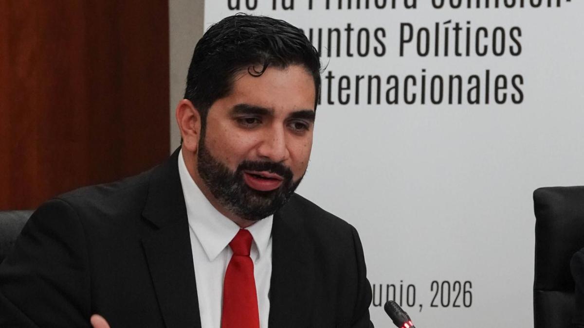 Roberto Lazzeri rinde protesta como embajador de México ante