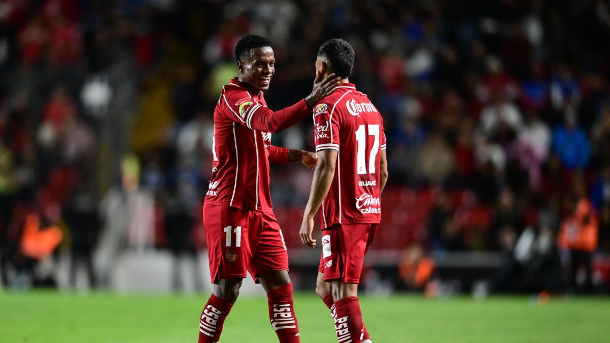 Toluca vence a Querétaro con polémico penal y se instala como sublíder