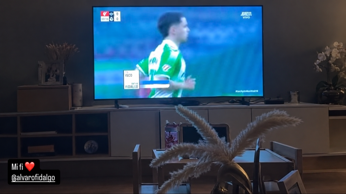 <![CDATA[Julián Quiñones presume a Fidalgo y el mediocampista del Betis le responde]]>