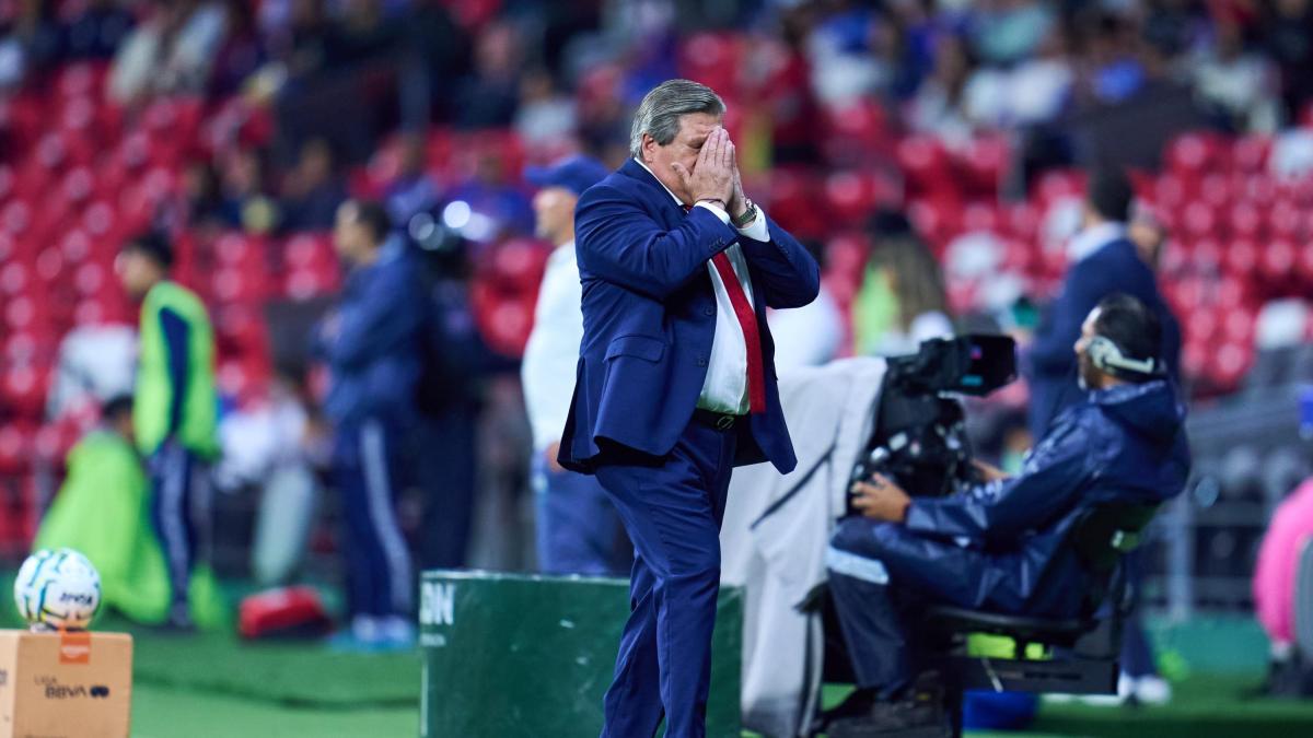 <![CDATA["Todos los apodos que me han puesto están ****ísimos", Piojo Herrera reacciona entre risas]]>