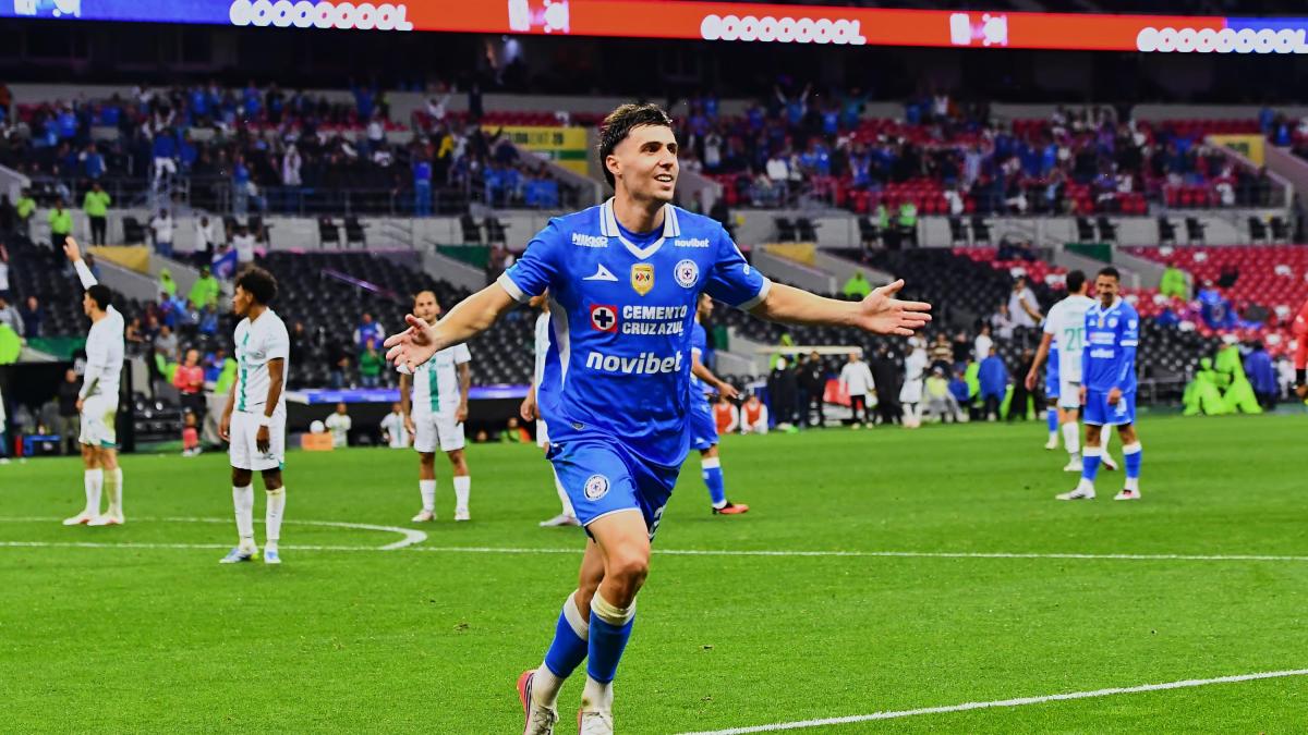 <![CDATA[Paradela salva a Cruz Azul ante Santos en el regreso de Erik Lira]]>