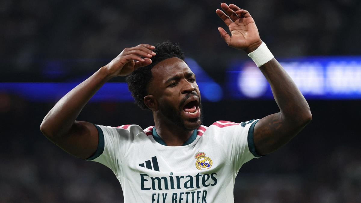 <![CDATA[Real Madrid TV explota por expulsión a Vinícius Jr.: “Mugrienta liga Negreira”]]>