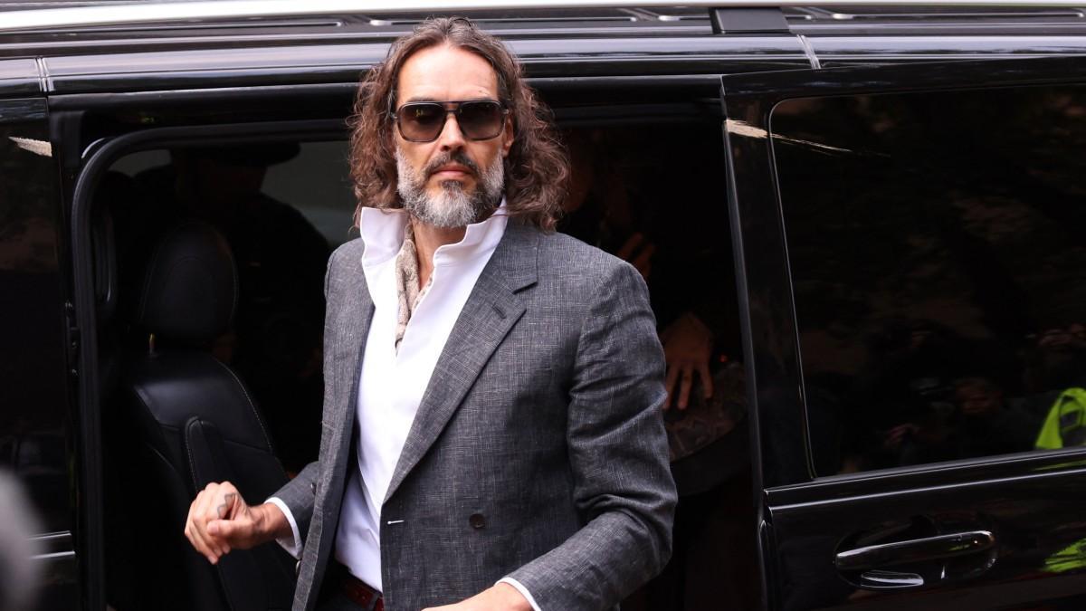 <![CDATA[Inicia juicio de Russell Brand, exesposo de Katy Perry, por presuntos delitos sexuales]]>