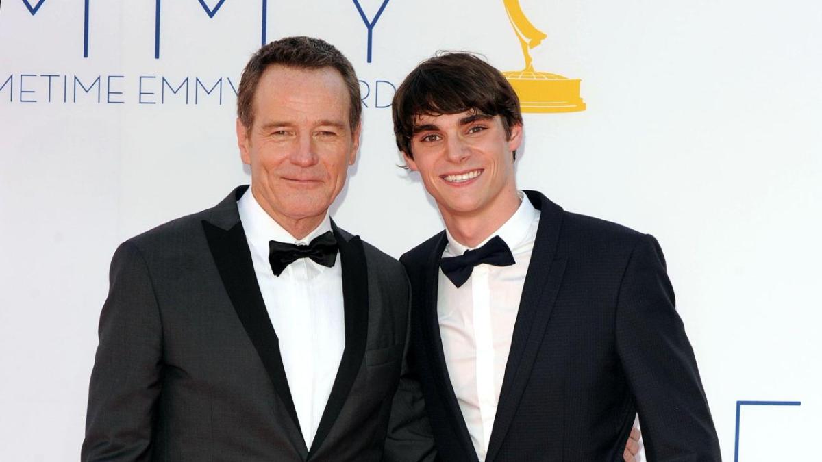 <![CDATA[Bryan Cranston se despide de RJ Mitte, su hijo en 'Breaking Bad'; "íbamos ir a comer juntos"]]>