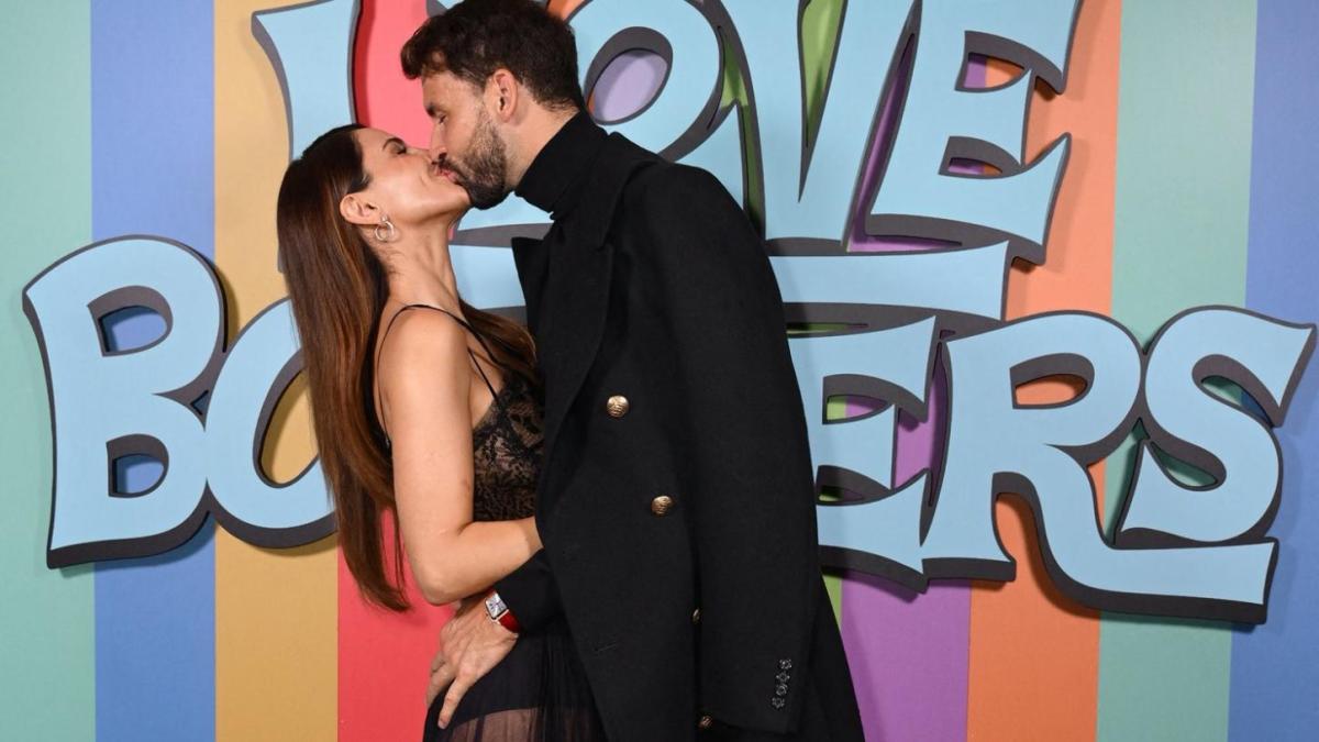 <![CDATA[Eiza González y Grigor Dimitrov derrochan amor en alfombra roja de Londres]]>