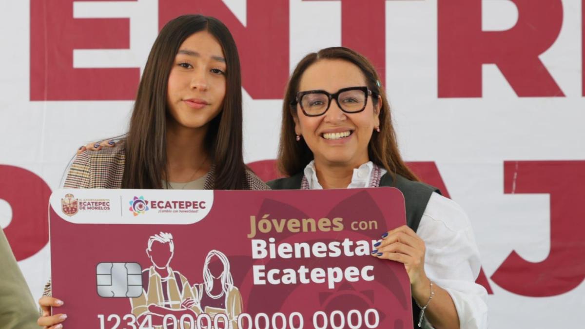 Entregan mil tarjetas de apoyo para pasajes de estudiantes universitarios
