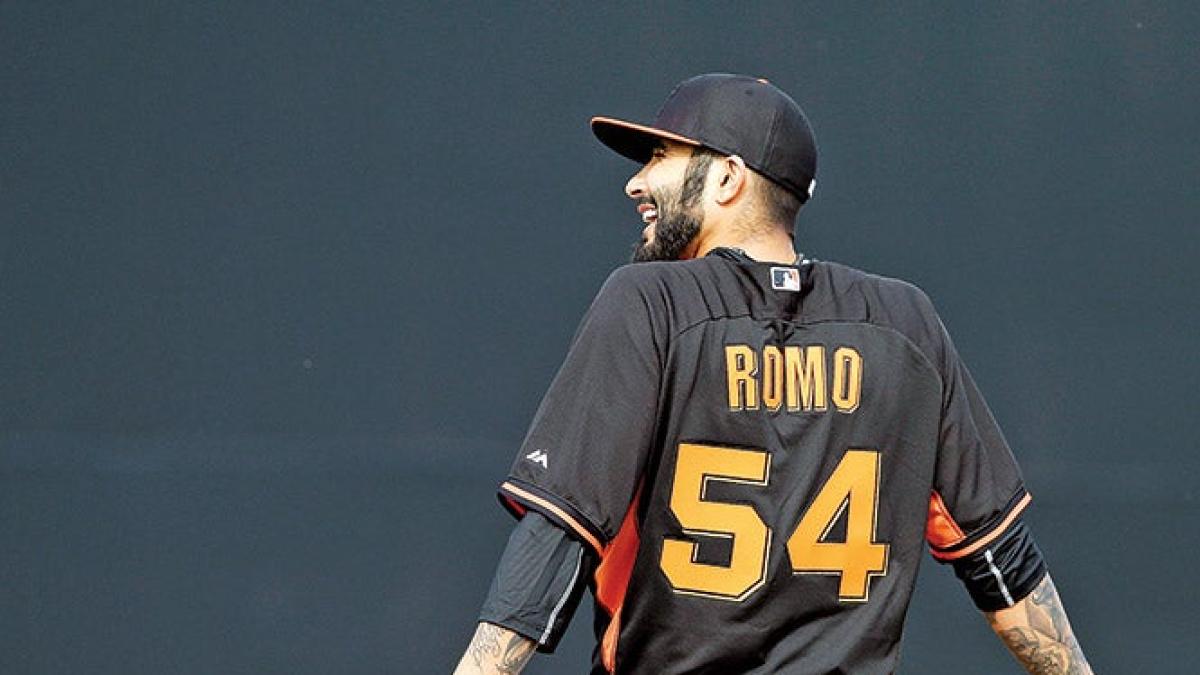 Sergio Romo decide quedarse con los Gigantes de San Francisco