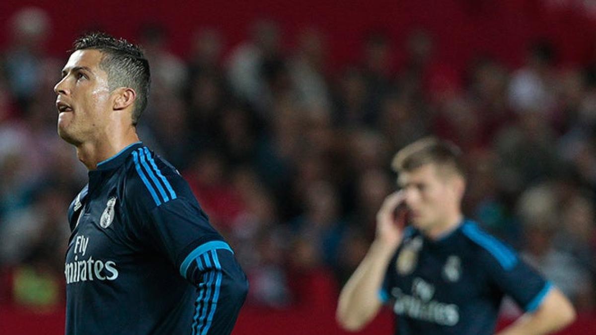 Real Madrid tropieza en Sevilla y pierde el liderato en España