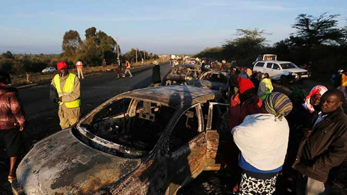 Al menos 40 muertos en Kenia por accidente y explosión de pipa