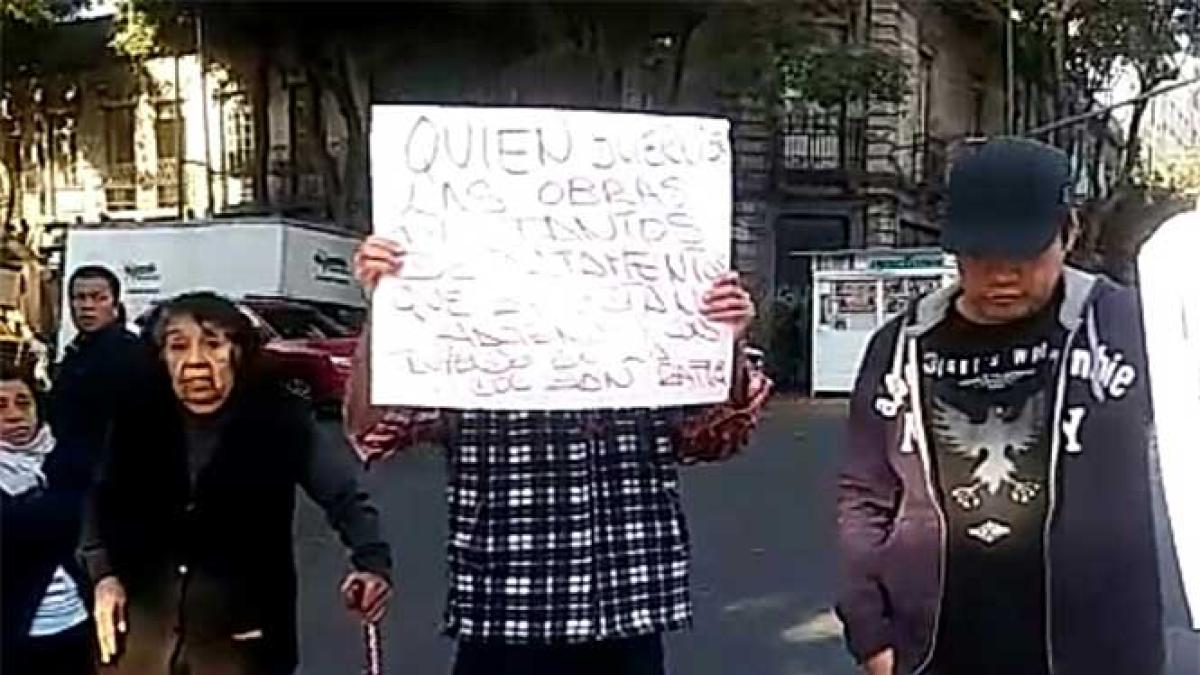 Vecinos bloquean por falta de agua en la colonia San Rafael
