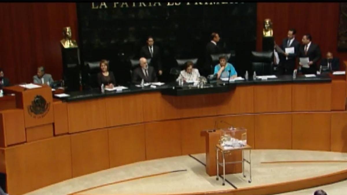 Rinden protesta los nuevos senadores