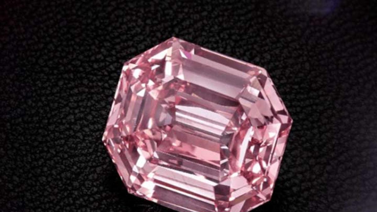 Diamante rosa rompe récord; lo venden a 50 millones de dólares