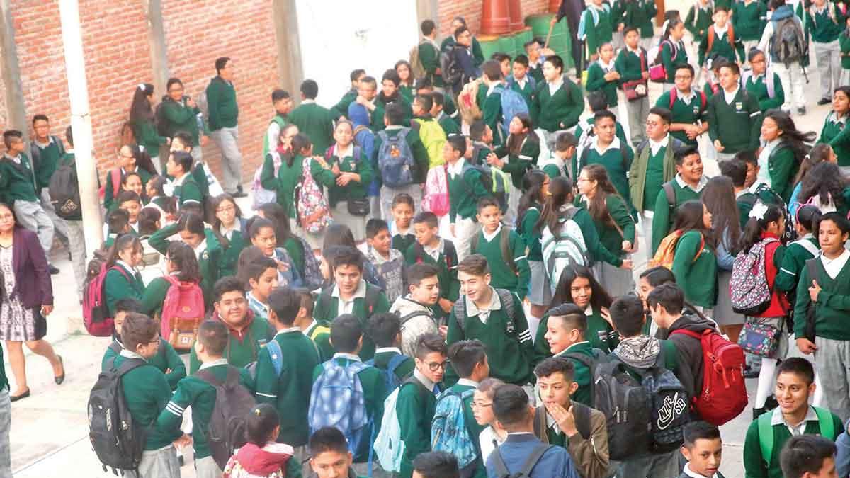 Estudiantes regresan hoy a clases tras Semana Santa
