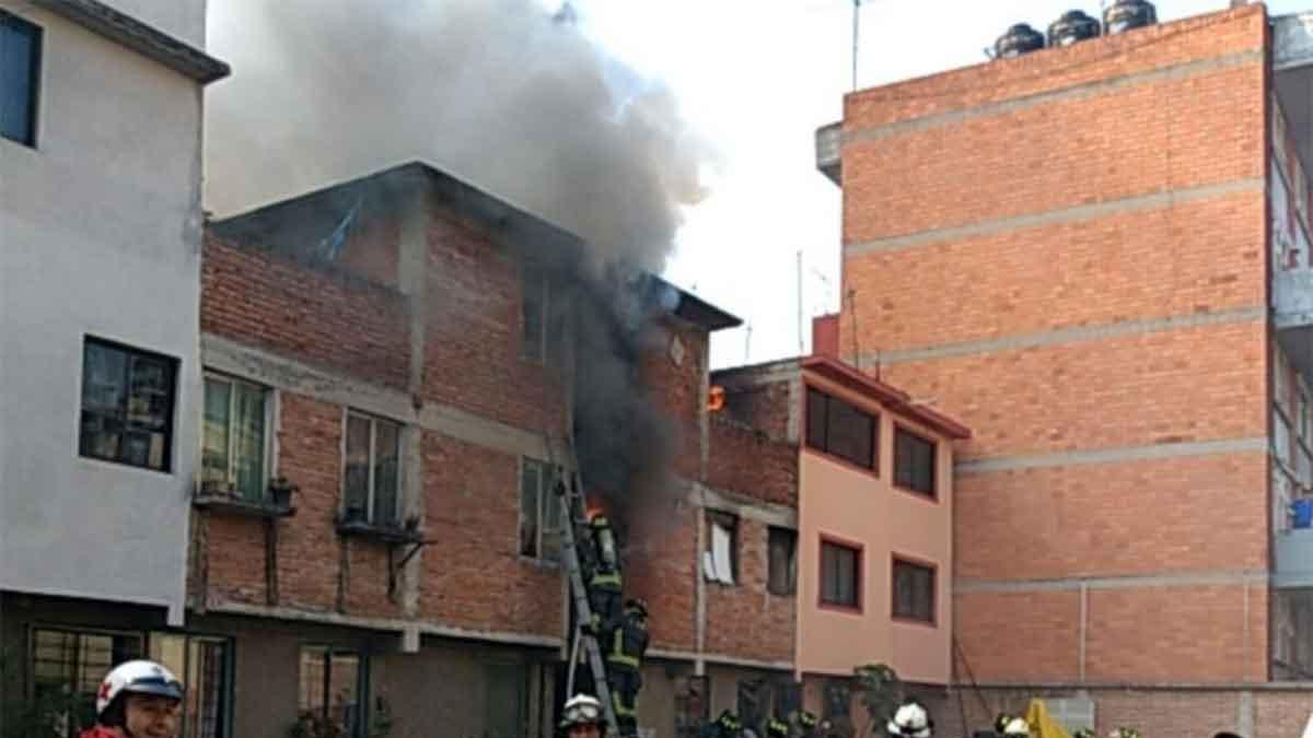 Se incendia casa en la colonia Guerrero; abuelito sale ileso