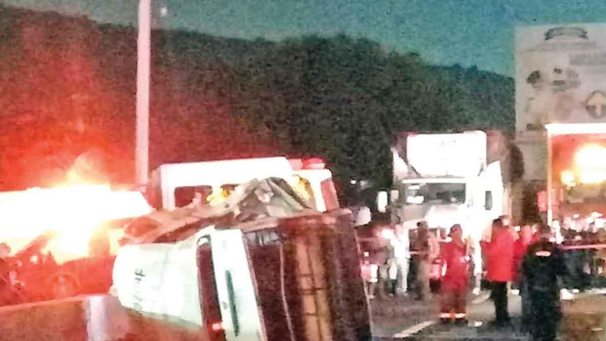 Choque de unidad de transporte público deja cinco muertos, los estaban ...