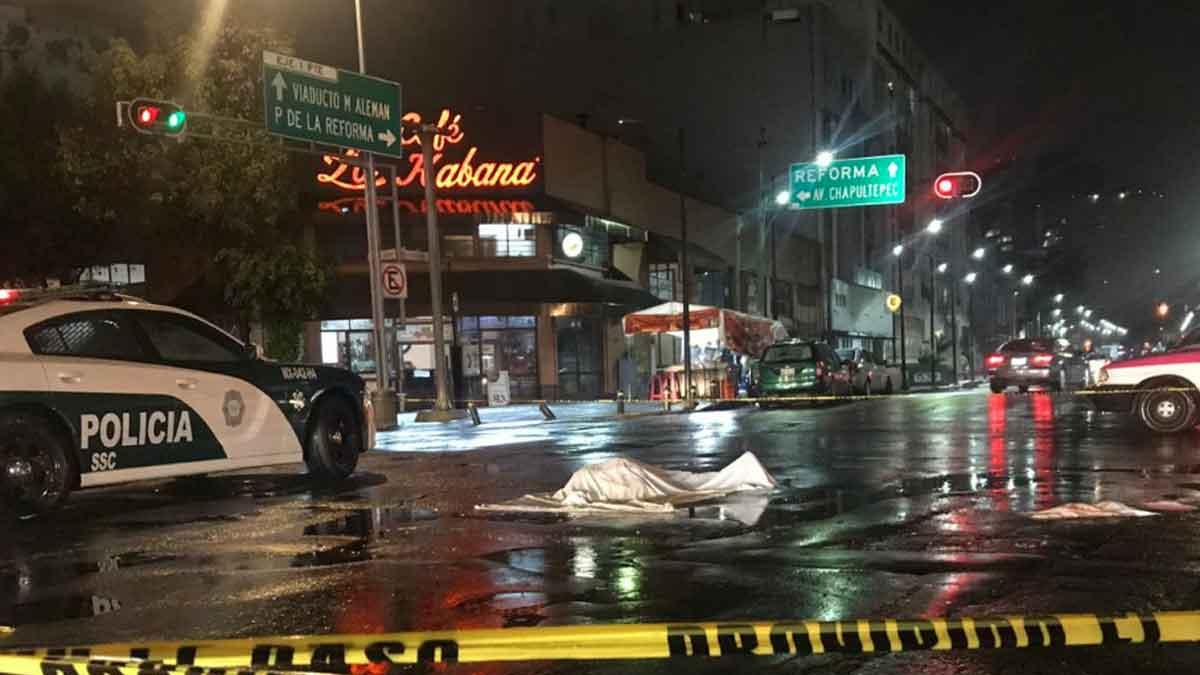 Conductor de Metrobús arrolla a hombre y se da a la fuga