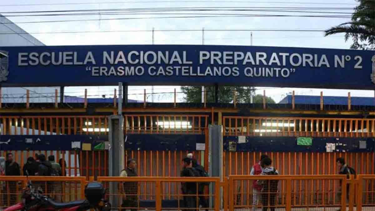 Estudiantes de Prepa 2 regresan a clases