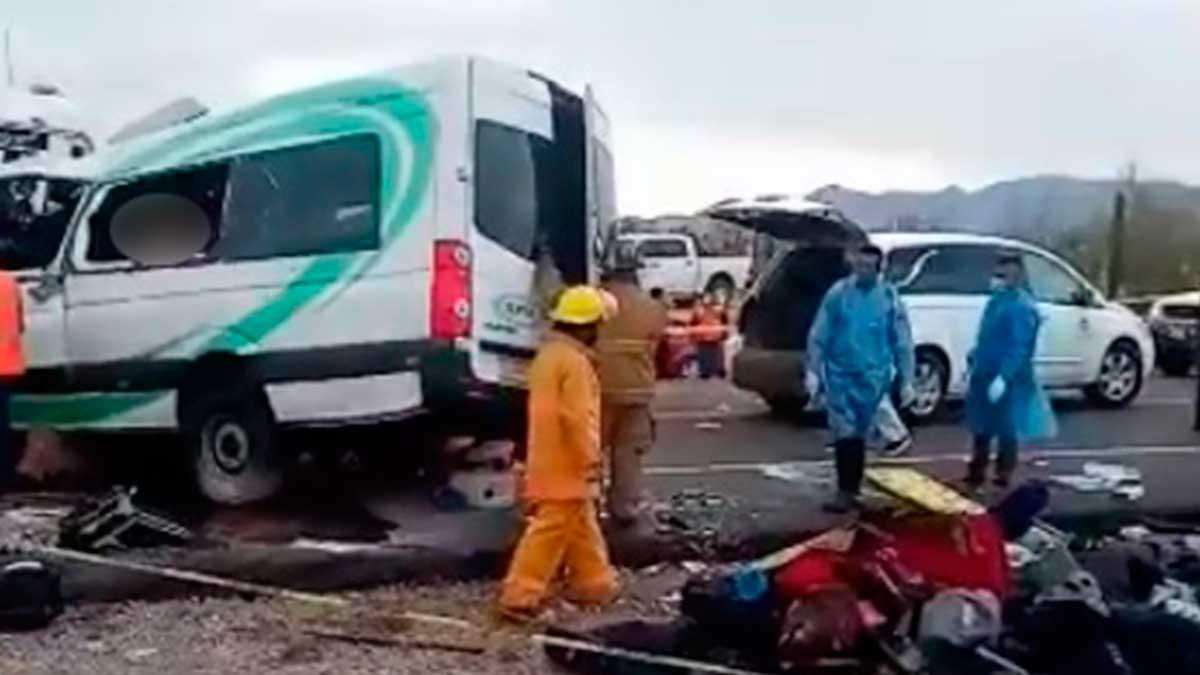 Deja 16 muertos y 17 heridos choque carretero en Sonora