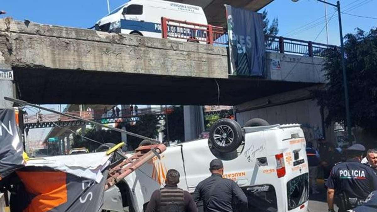 Seis lesionados deja caída de combi de puente vehicular en Tlalnepantla