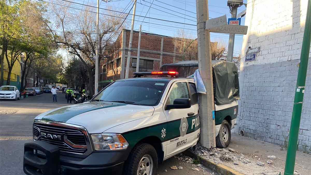 Choca patrulla contra camión de transporte público en Cuauhtémoc