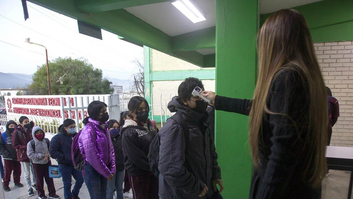 Regresan en NL más de 1 millón de estudiantes a clases