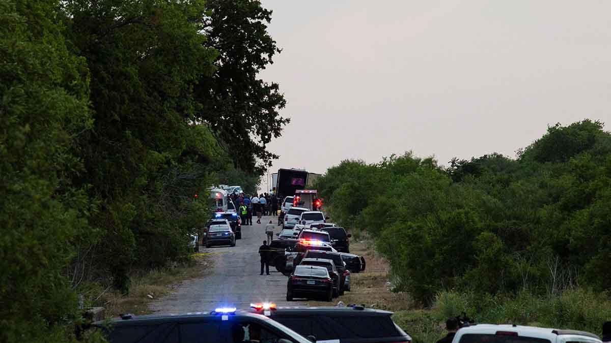 Dos mexicanos son acusados tras muerte de migrantes en tráiler en Texas