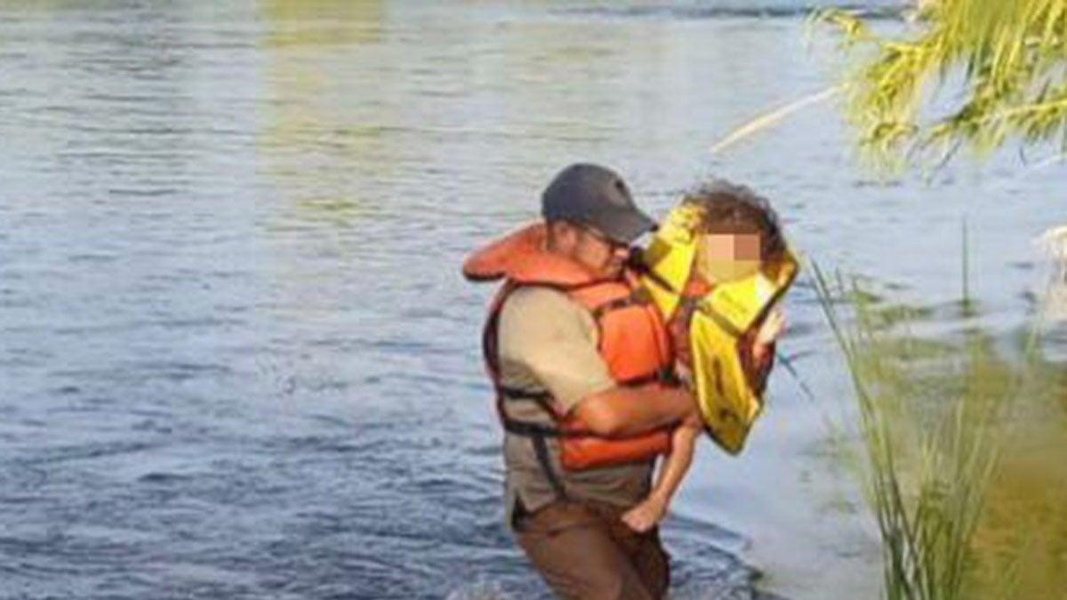 A punto de ahogarse en el Río Bravo, rescatistas de Grupos Beta salvan ...