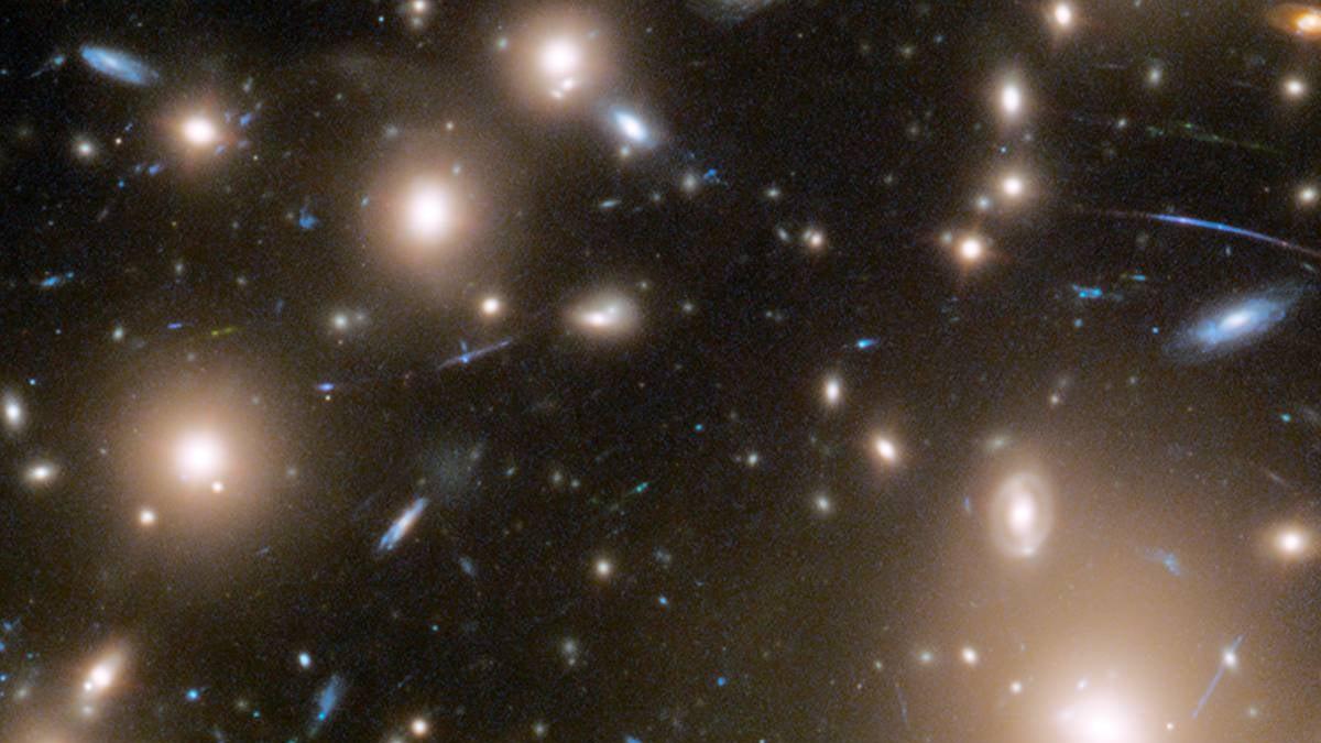 Hubble capta tres imágenes de una supernova en diferentes etapas