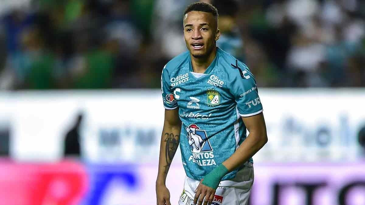 León brinda su apoyo a Bryon Castillo tras quedar fuera del Mundial
