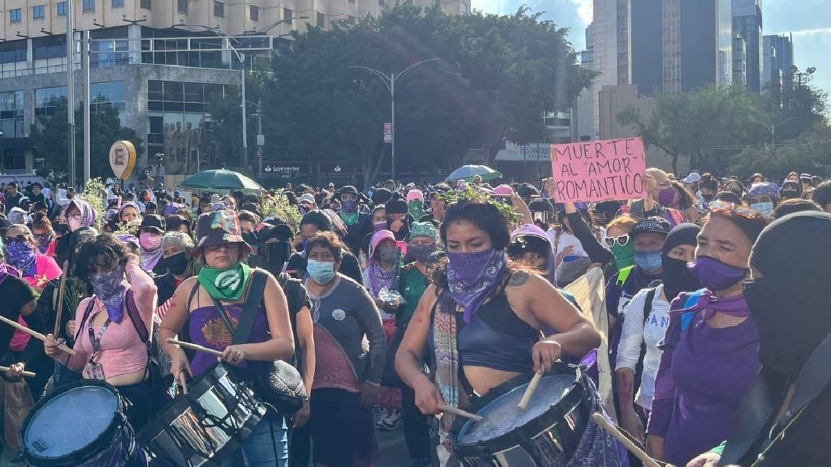 Por Lidia, Ariadna y las que faltan; las imágenes de la marcha del 25N ...