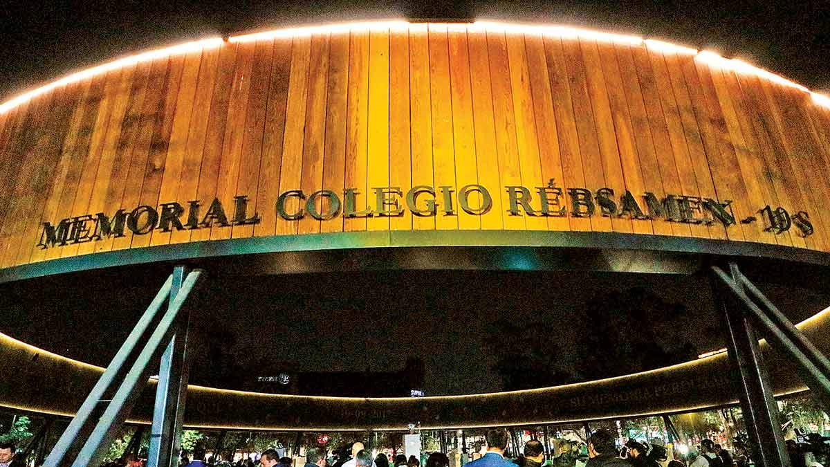 Autoridades se disculpan por colapso del Rébsamen; entregan memorial