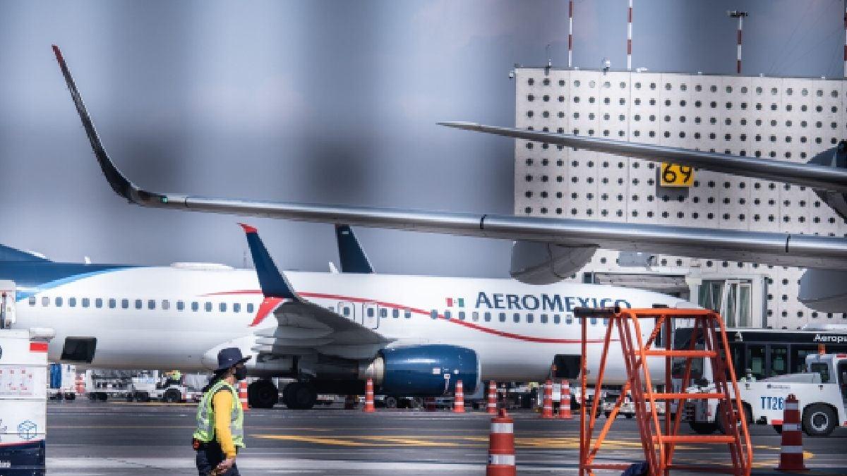 <![CDATA[Controladores aéreos mantienen amenaza de huelga rumbo al Mundial]]>