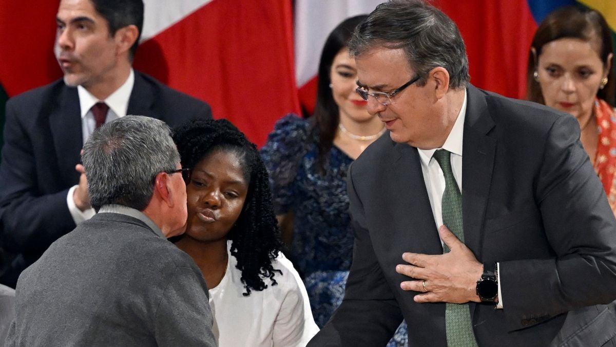 Colombia reconoce estatus político de la guerrilla del ELN en diálogos ...