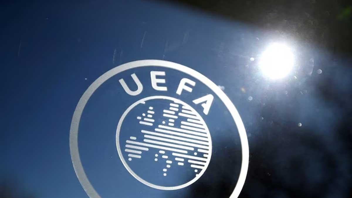 <![CDATA[UEFA suspende de por vida a DT que grabó a jugadoras en los vestidores]]>