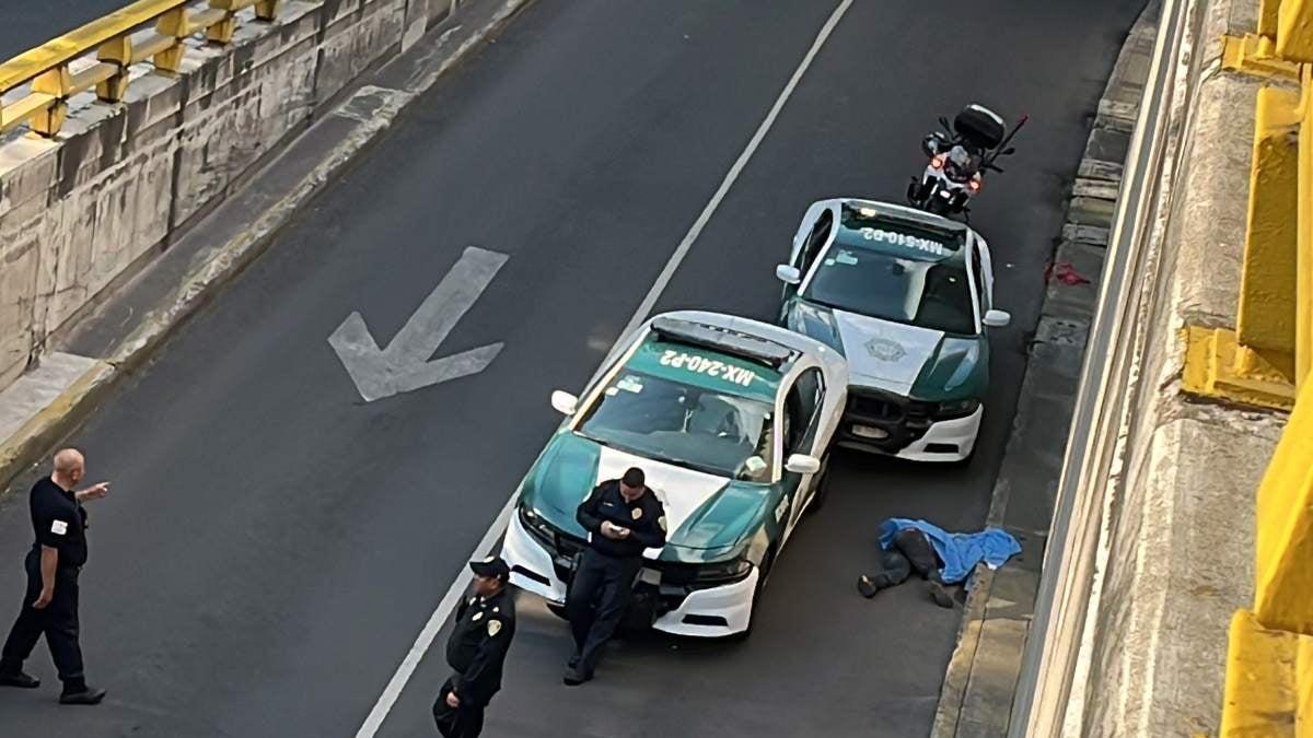 Hombre pierde la vida al caer de puente de Chivatito y Reforma en CDMX