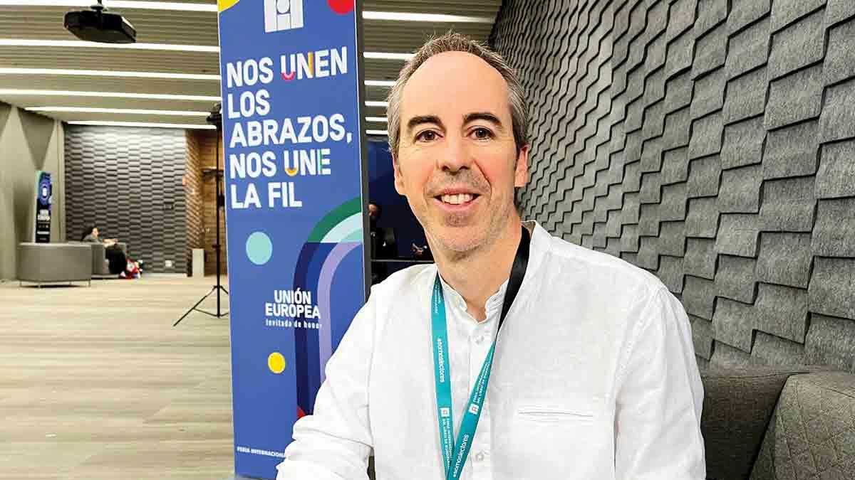 Unai Elorriaga, hurga en la amistad en español