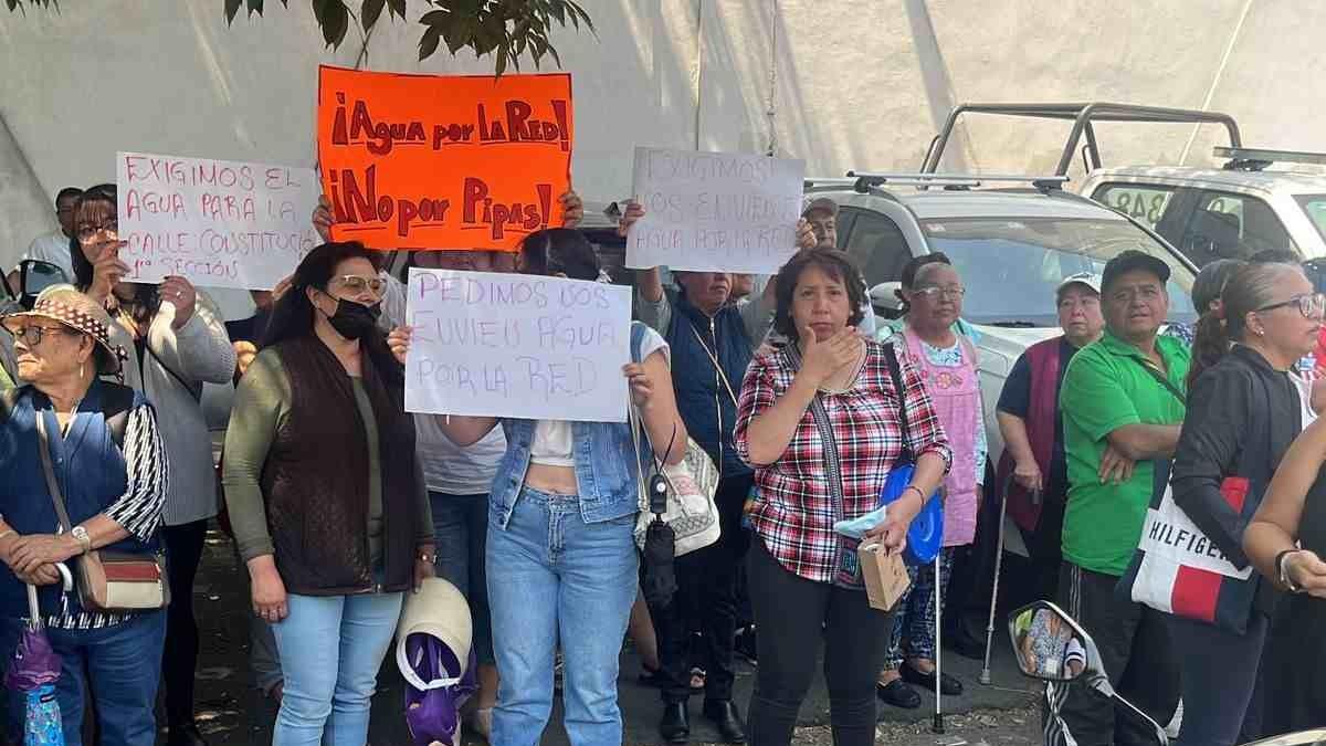 Vecinos de Naucalpan bloquean por falta de agua