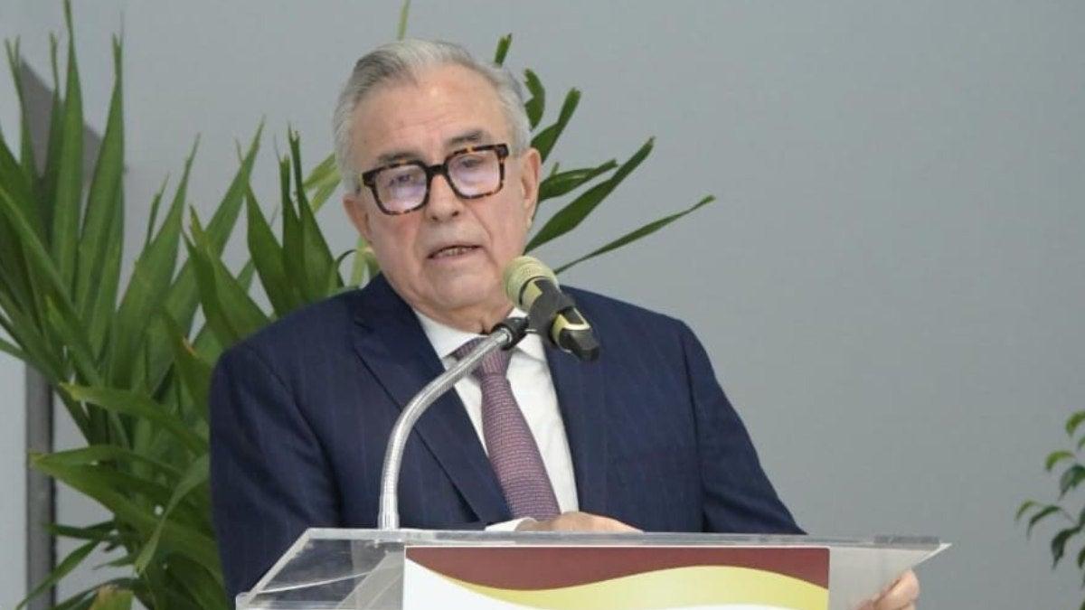Rocha Moya entrega la presea “Ignacio Manuel Altamirano” a 114 docentes