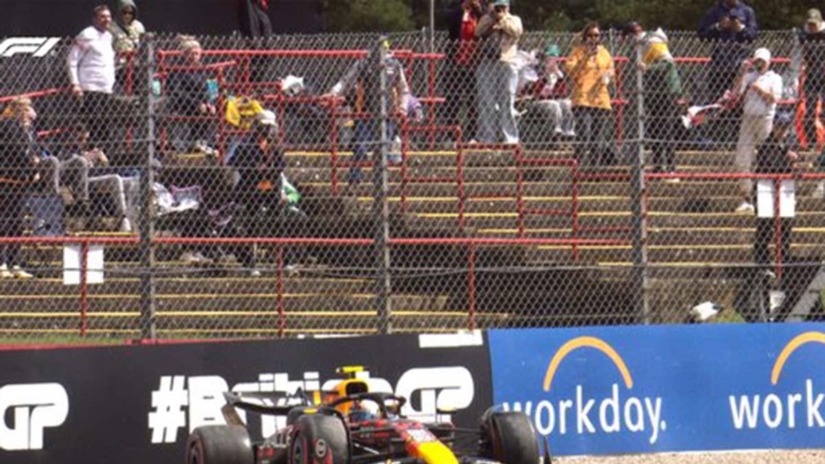 Así quedó atorado el auto de ‘Checo’ Pérez
