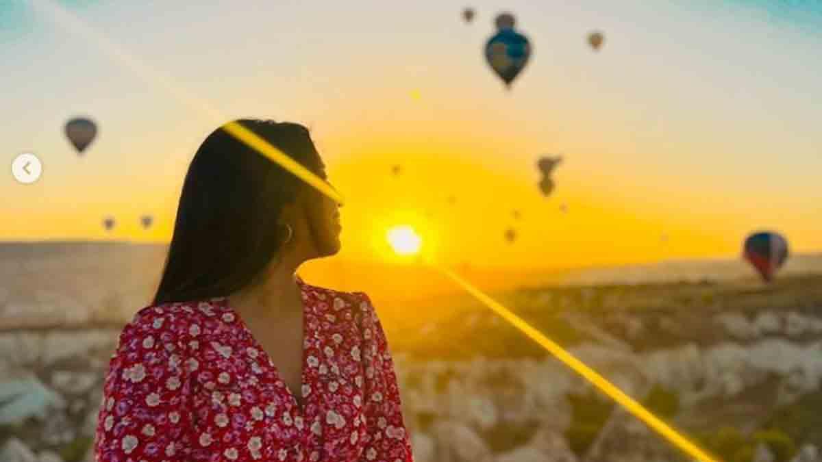 Influencer de viajes muere al caer más 100 metros mientras filmaba en ...