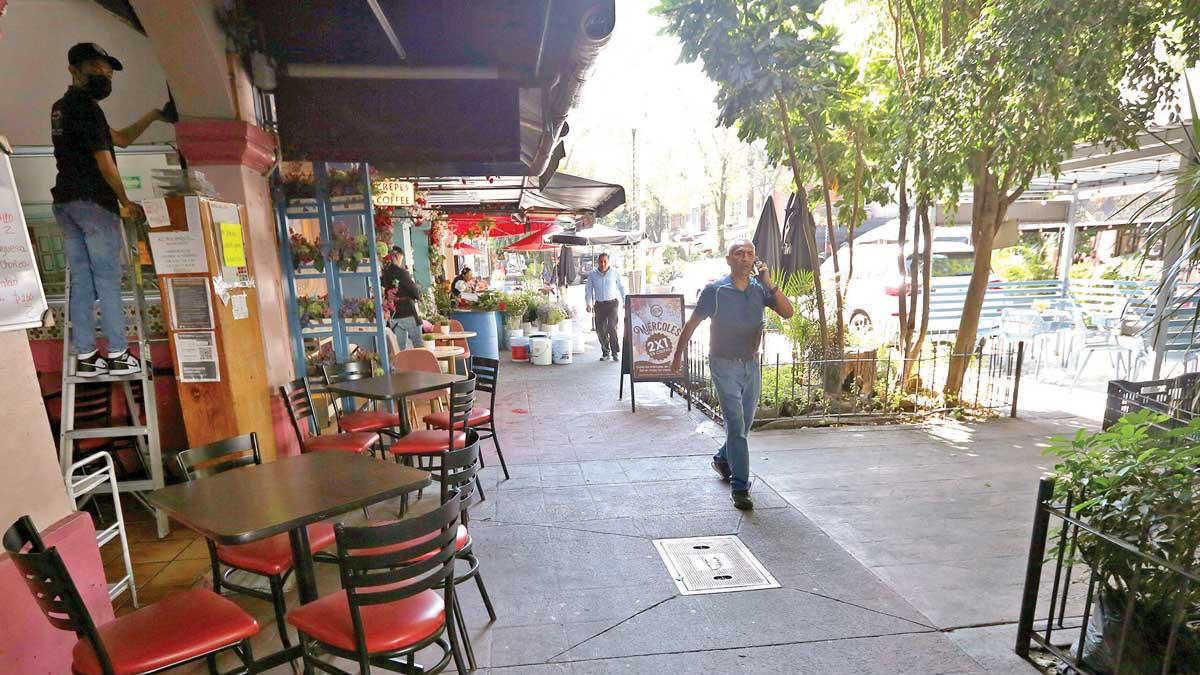 Negocios se adueñan de calles y banquetas en: Polanquito, Roma ...